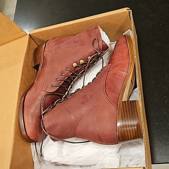 đź’•CHRISTY DAWNđź’• The Dawn Boot ~ Mahogany 7 New In Box - Picture 13 of 16